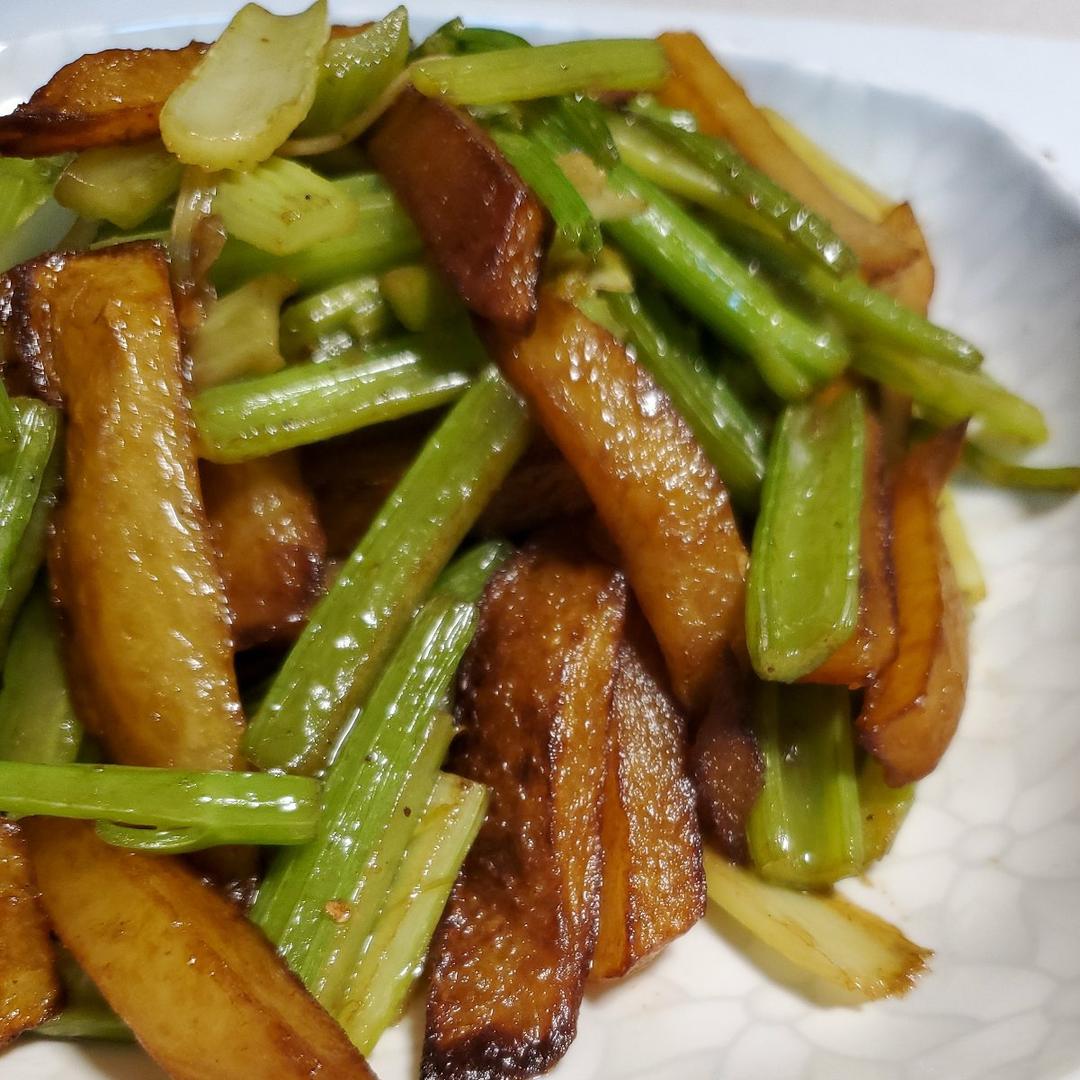 土豆炒芹菜