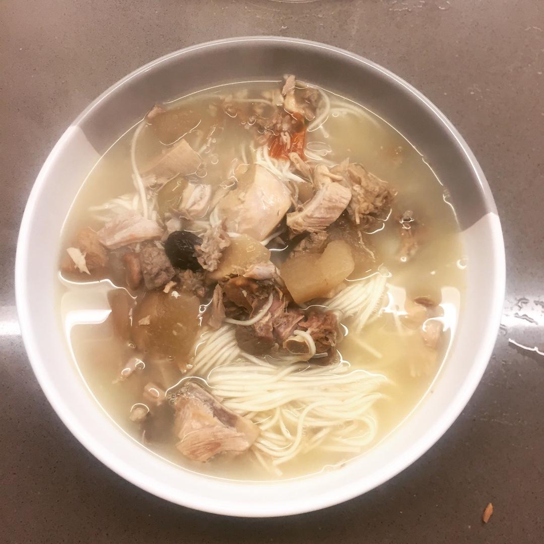 酸萝卜老鸭汤