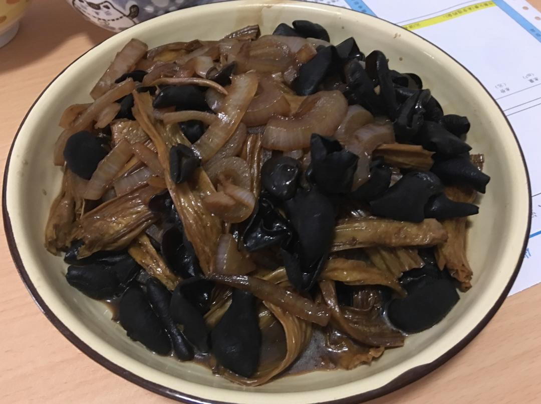 洋葱木耳炒腐竹