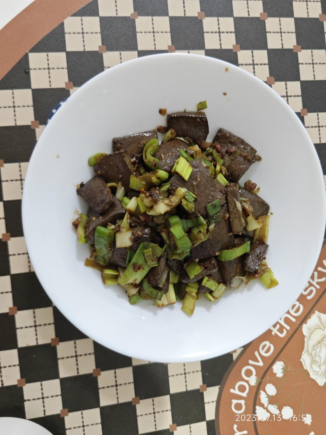 大葱冒鸭血（炒鸭血）
