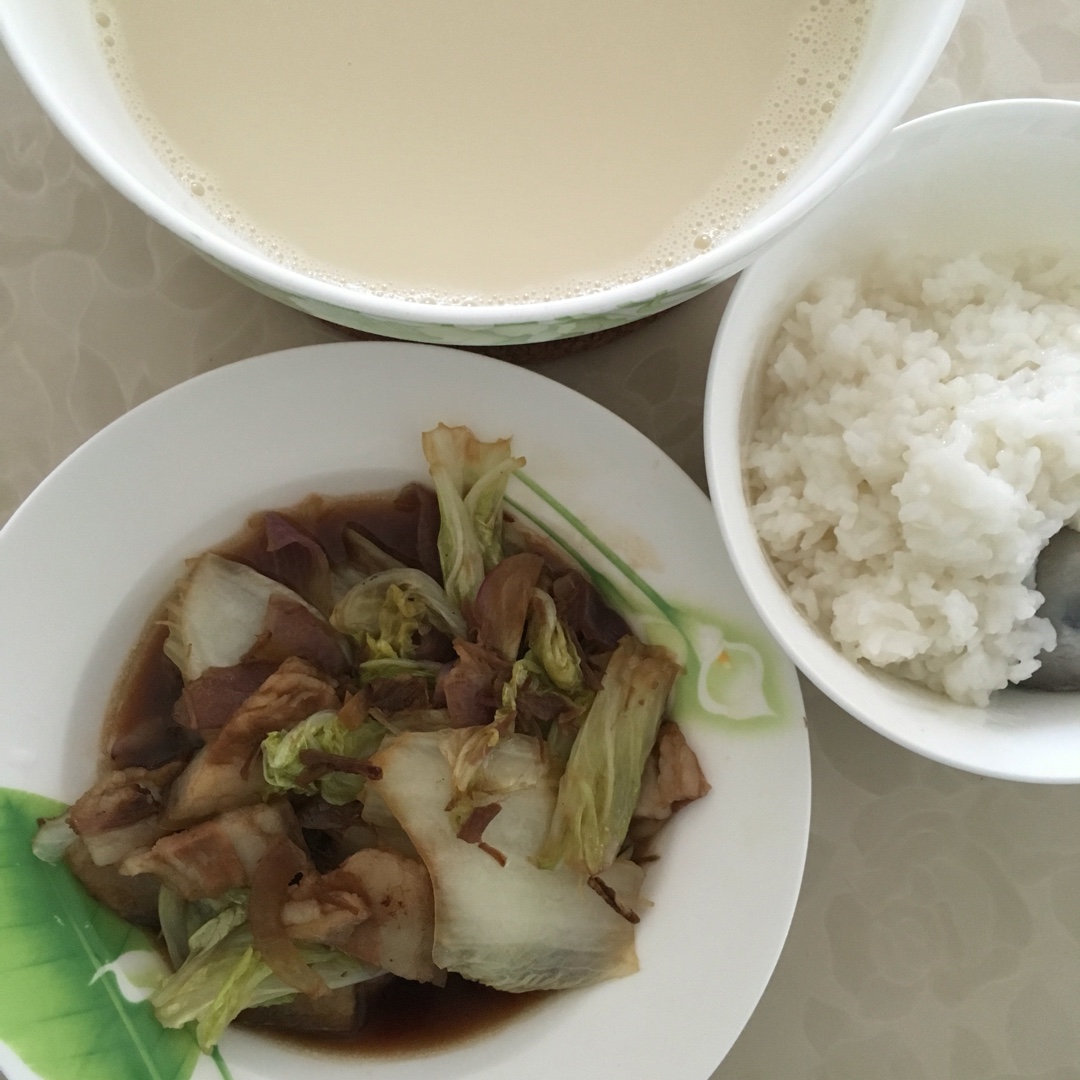 五花肉炒手撕包菜