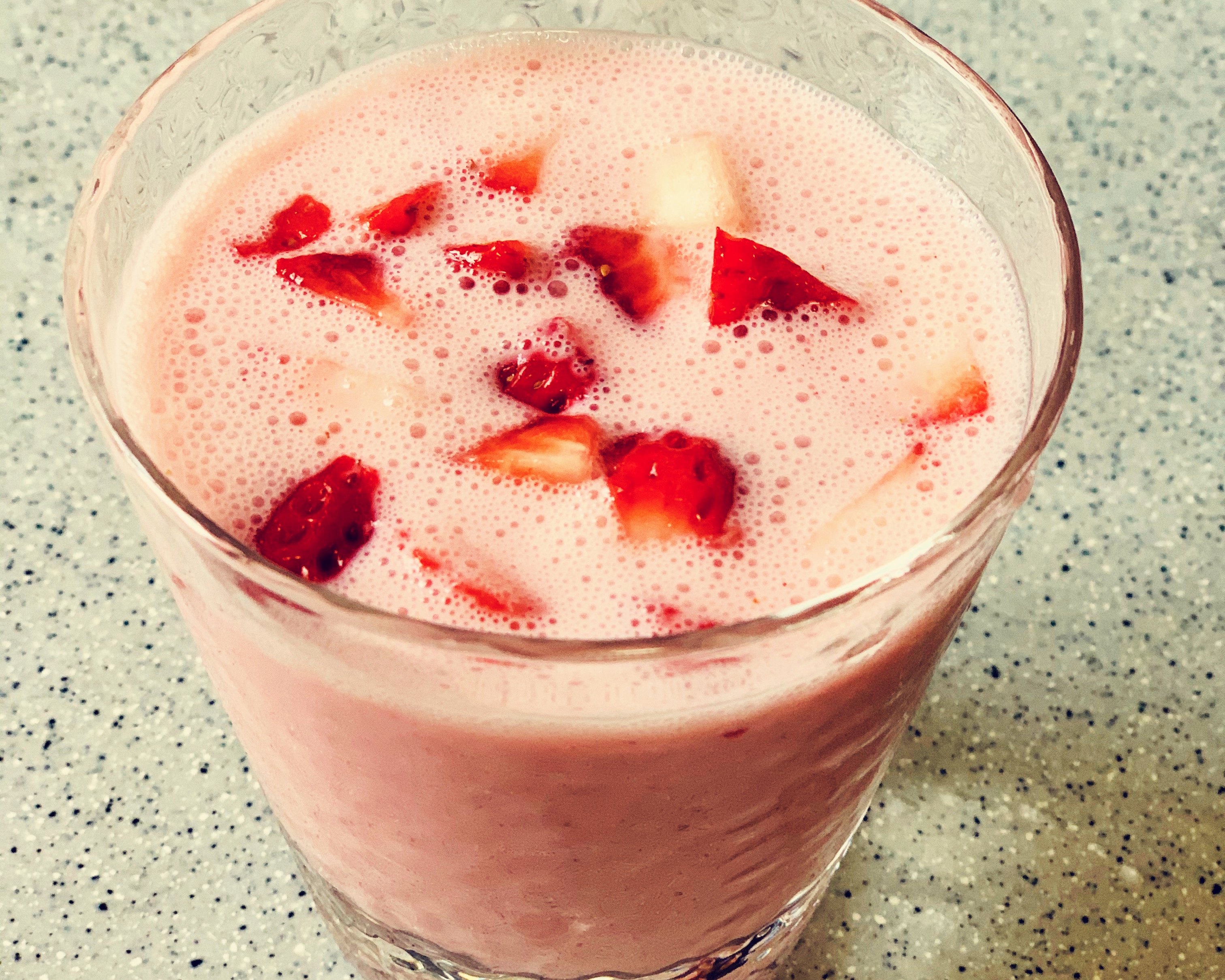 草莓季 来一杯草莓奶昔吧