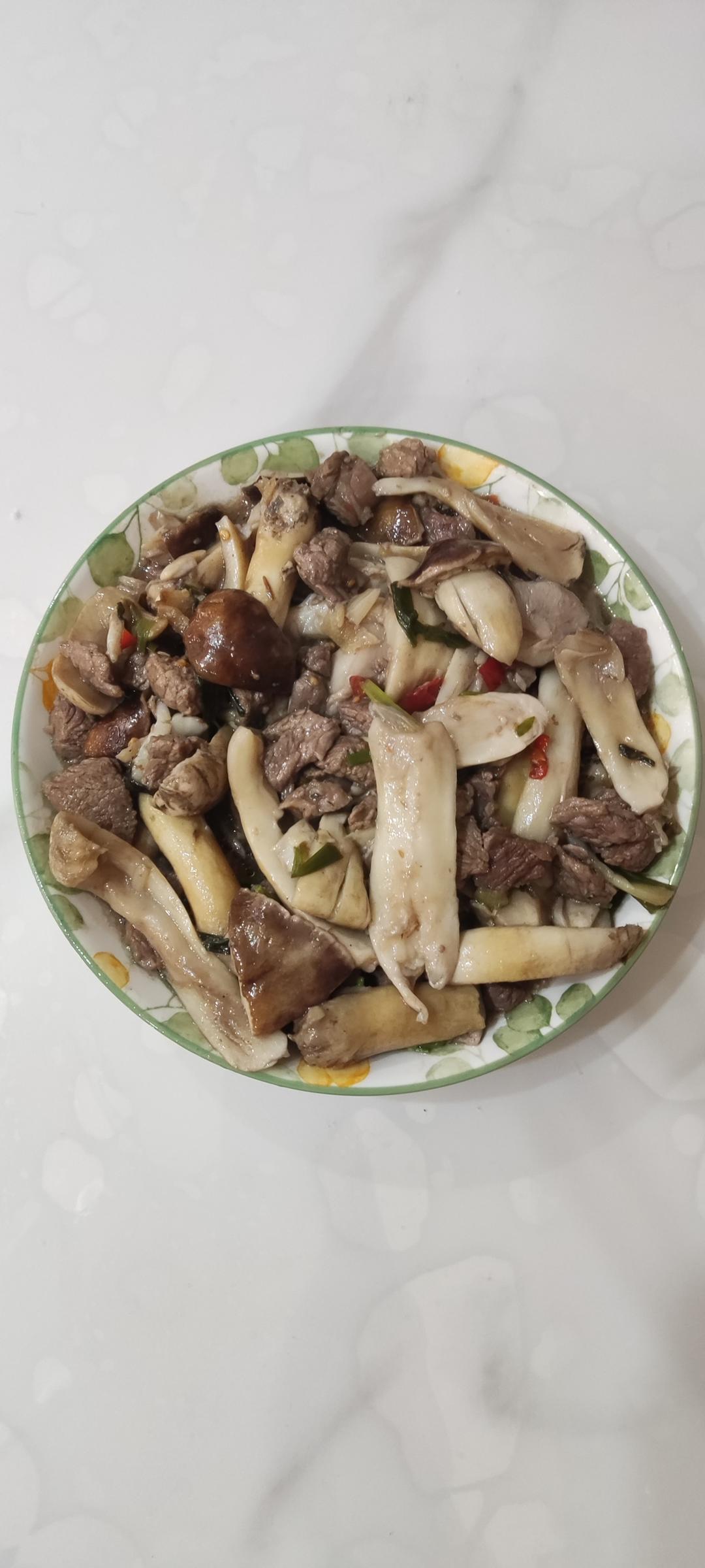 2分钟0厨艺版：松茸炒牛肉（超详细）