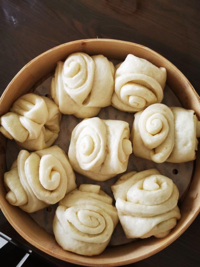 明天早餐，做牛奶花卷吧！