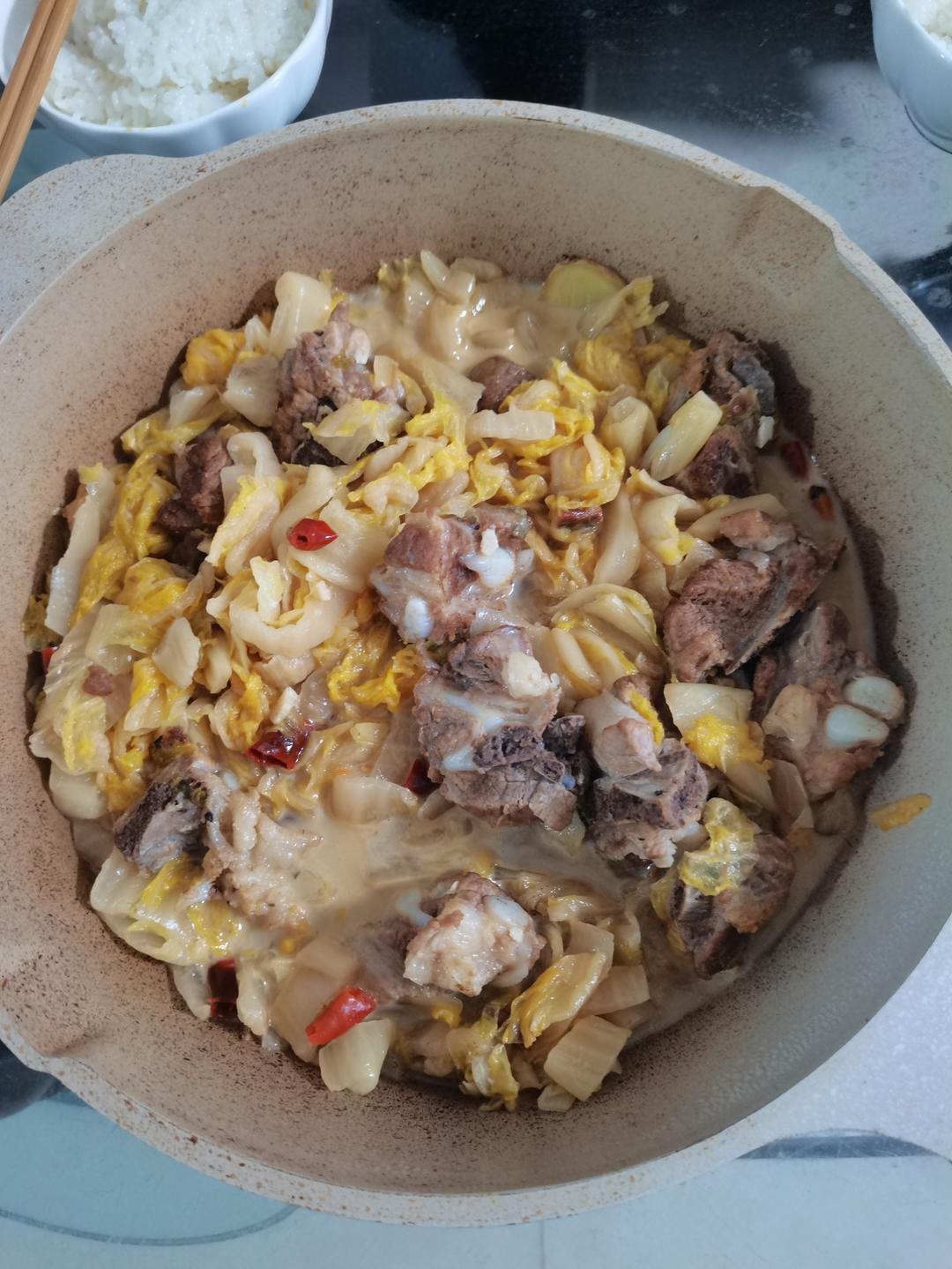 东北酸菜炖排骨
