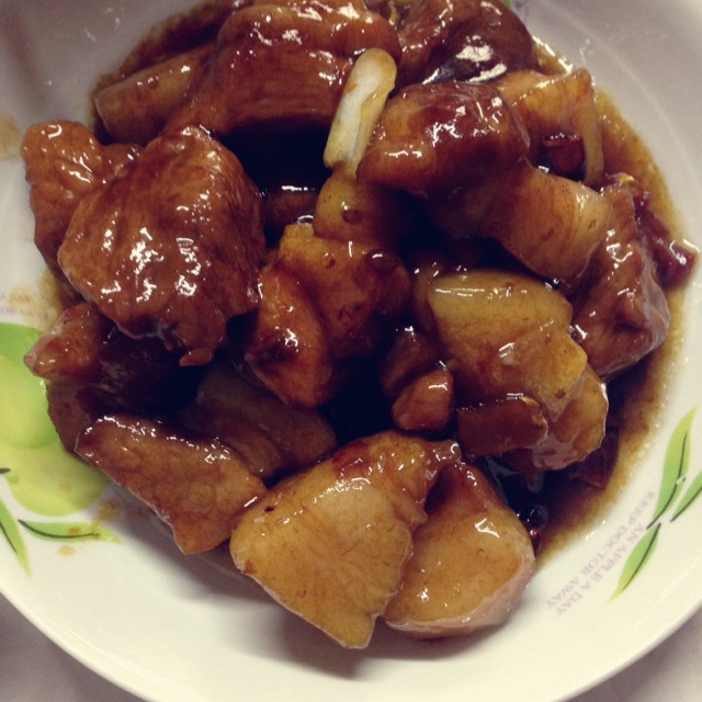 吃着碗里望着锅里的红烧肉