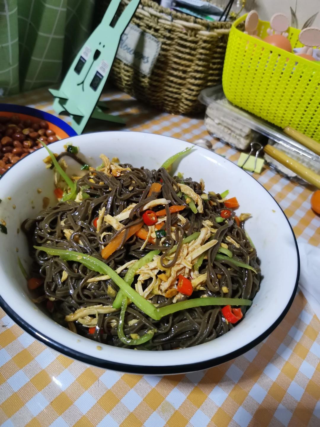 【快手减脂餐】凉拌鸡丝荞麦面（附万能凉拌汁做法）