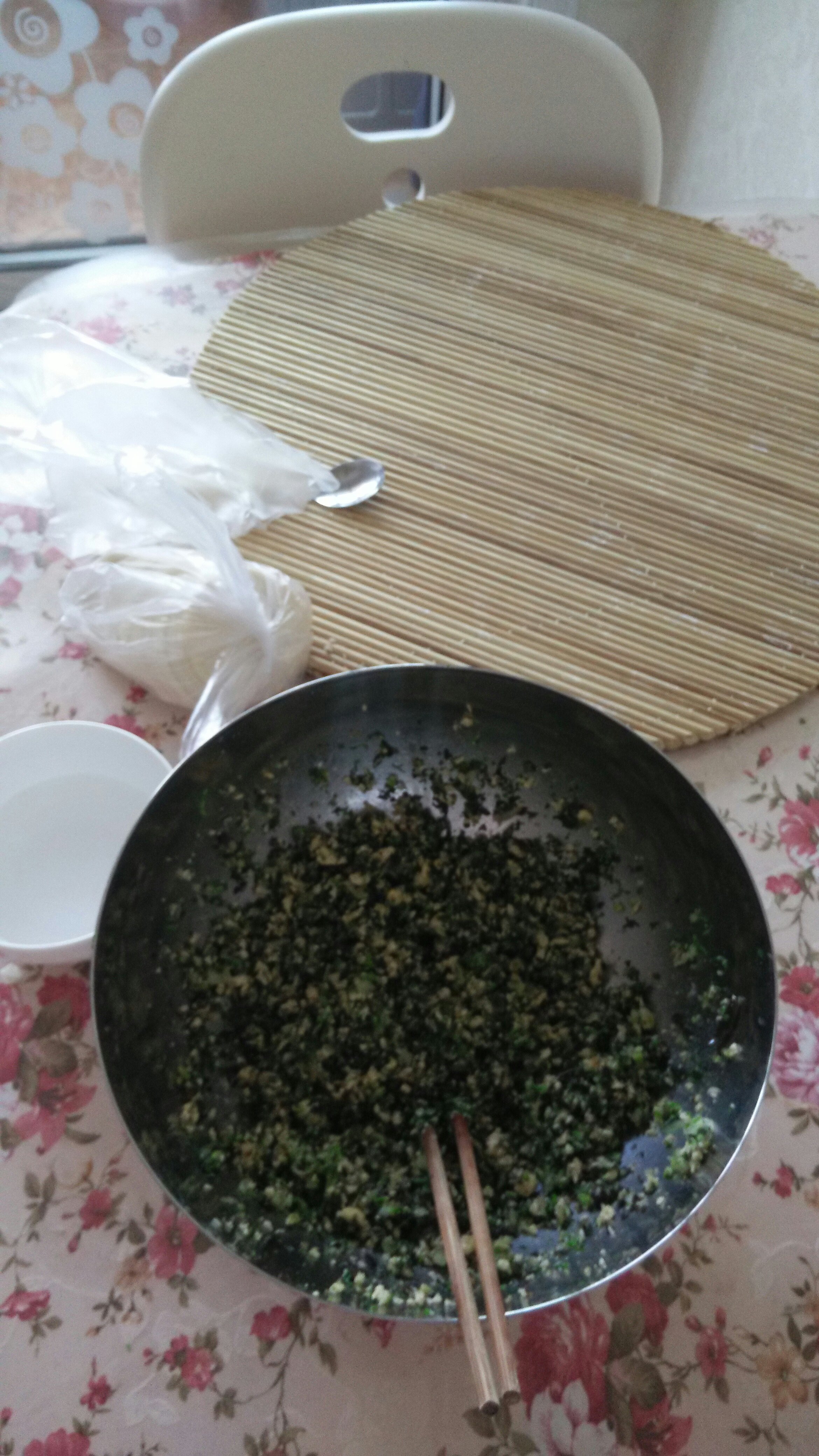 青菜木耳鸡蛋虾皮饺子的做法 步骤4