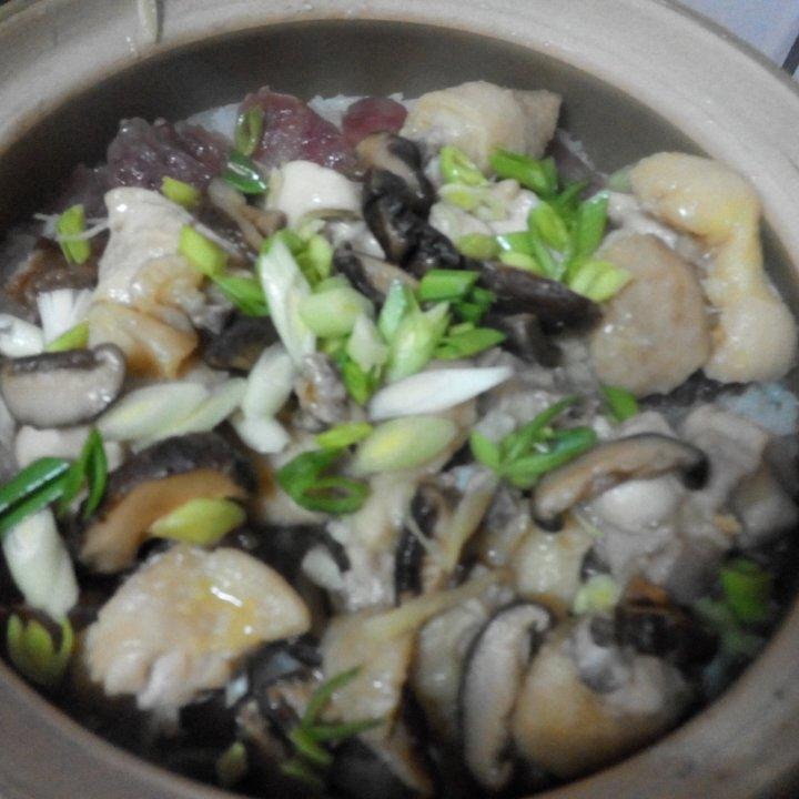 香菇滑鸡煲仔饭
