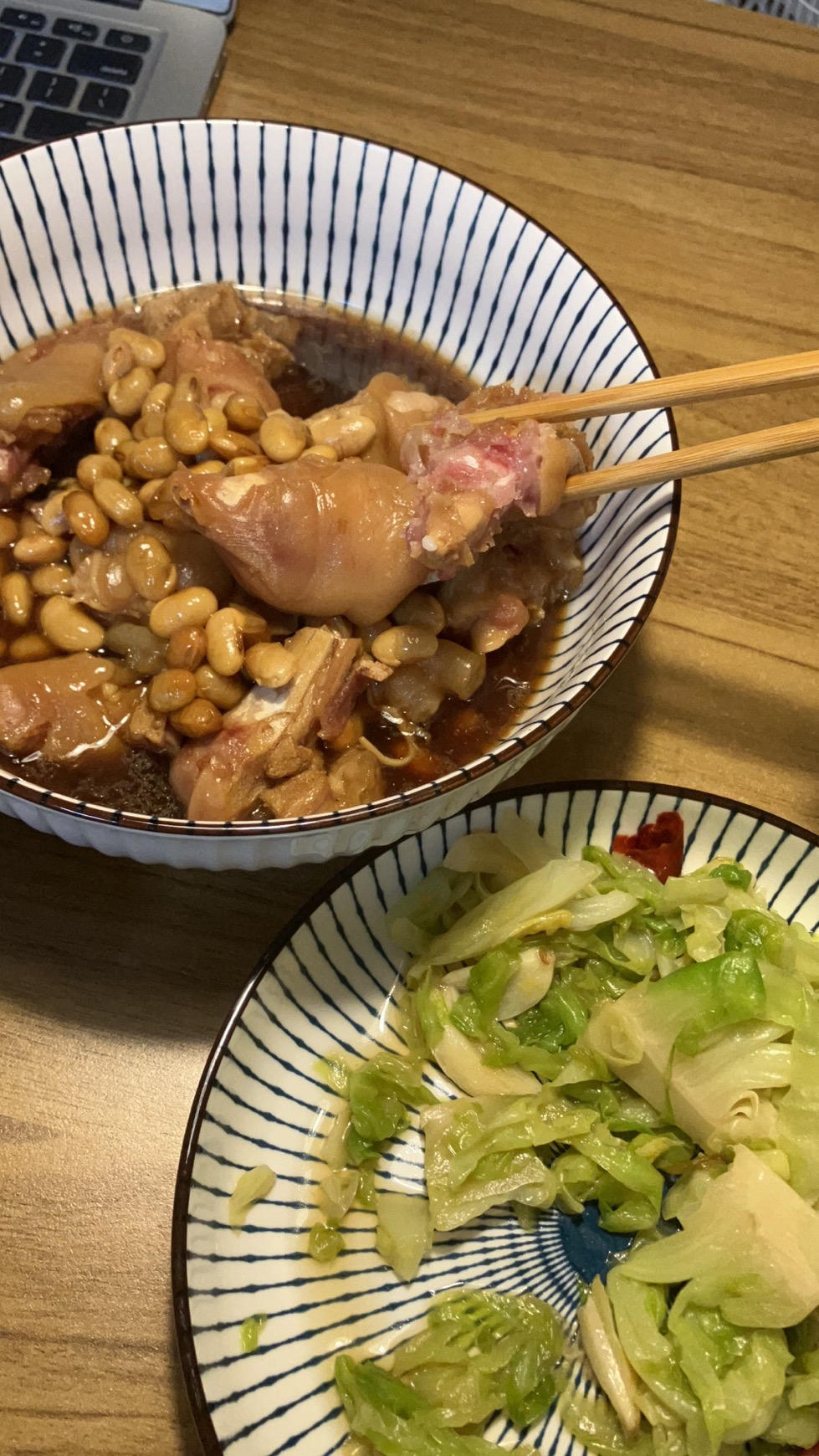 流口水的黄豆炖猪蹄