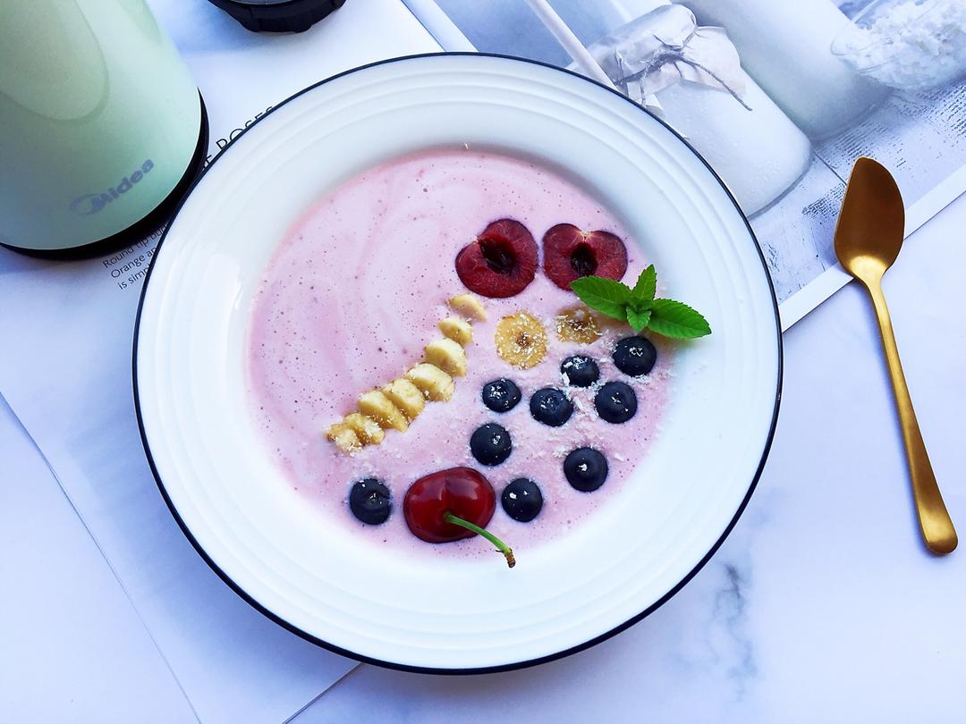 草莓椰奶西米露