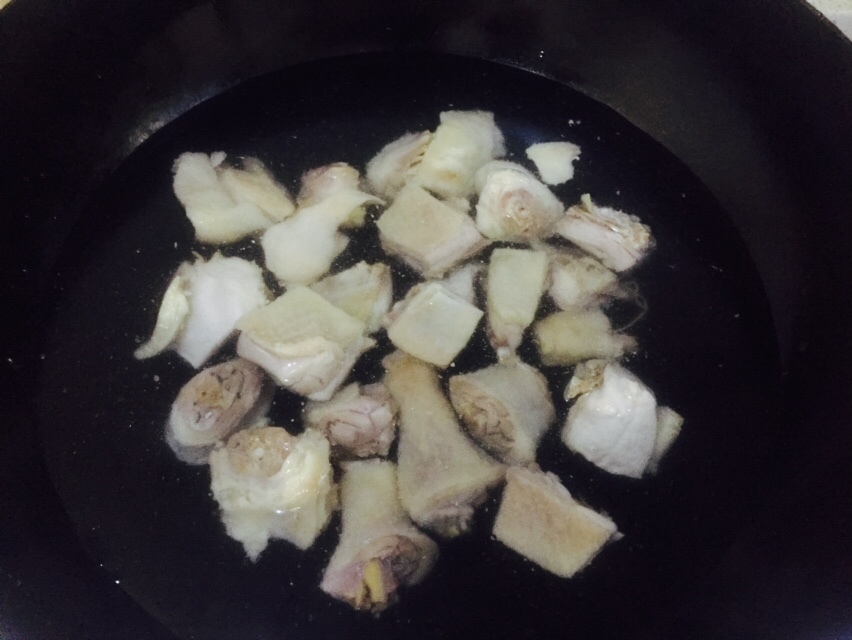 香菇烧腊鸡的做法 步骤1