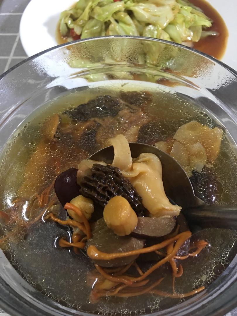 药师推荐对症慢性胃炎食疗方.羊肚菌干贝炖花胶