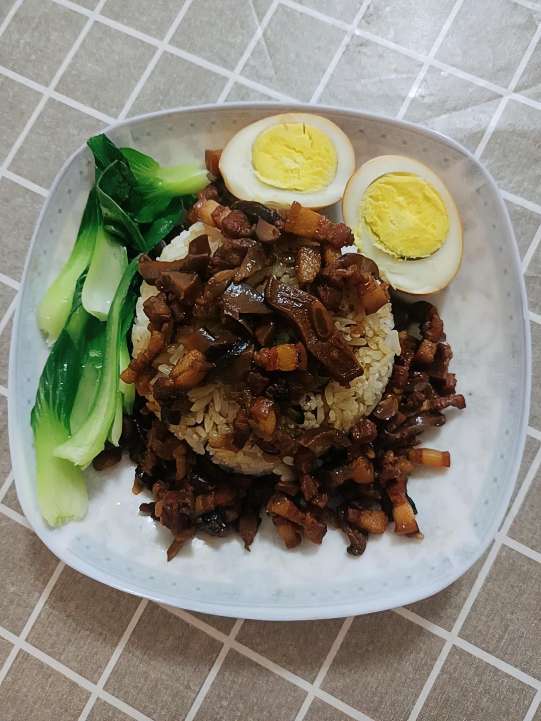 洋葱酥卤肉饭