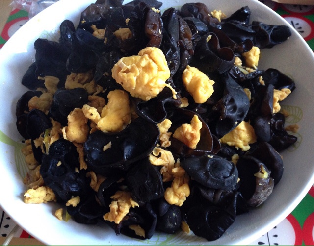 木耳炒鸡蛋 Wood ear Mushrooms with Egg