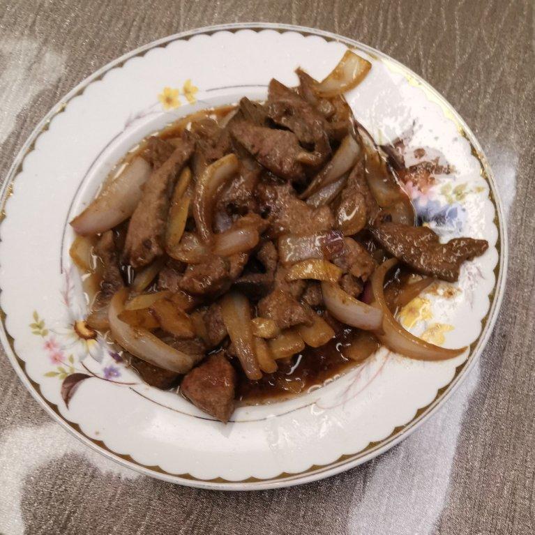 柔嫩的秘籍：洋葱炒猪肝