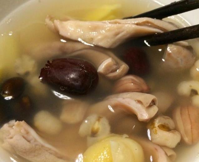薏米黑豆花生红枣白果猪肚汤的做法