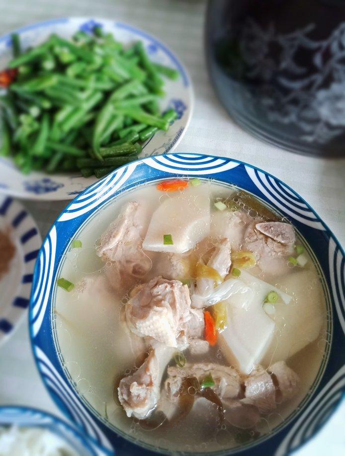 酸萝卜老鸭汤
