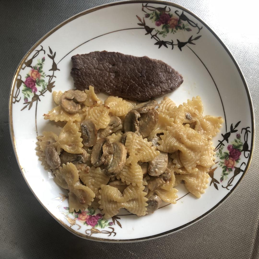 奶油蘑菇培根蝴蝶面