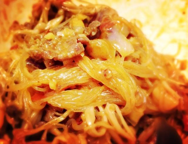 鱼香金针菇肥牛粉丝煲