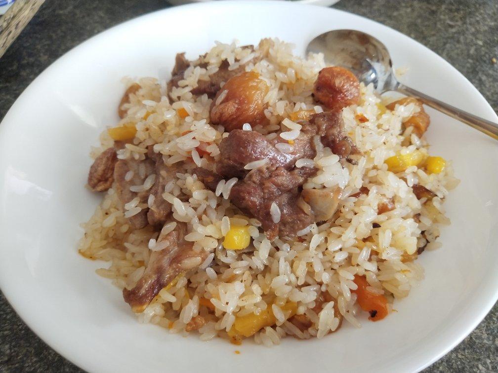 新疆羊排抓饭