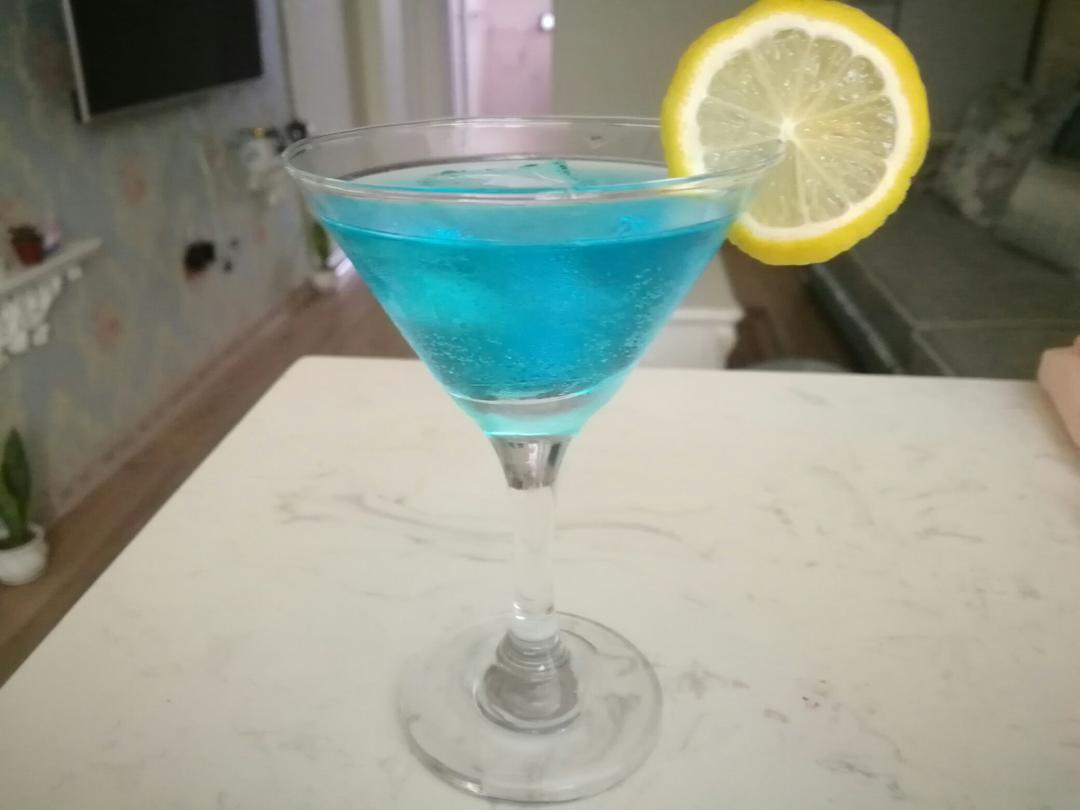 Blue Lagoon蓝色珊瑚礁鸡尾酒