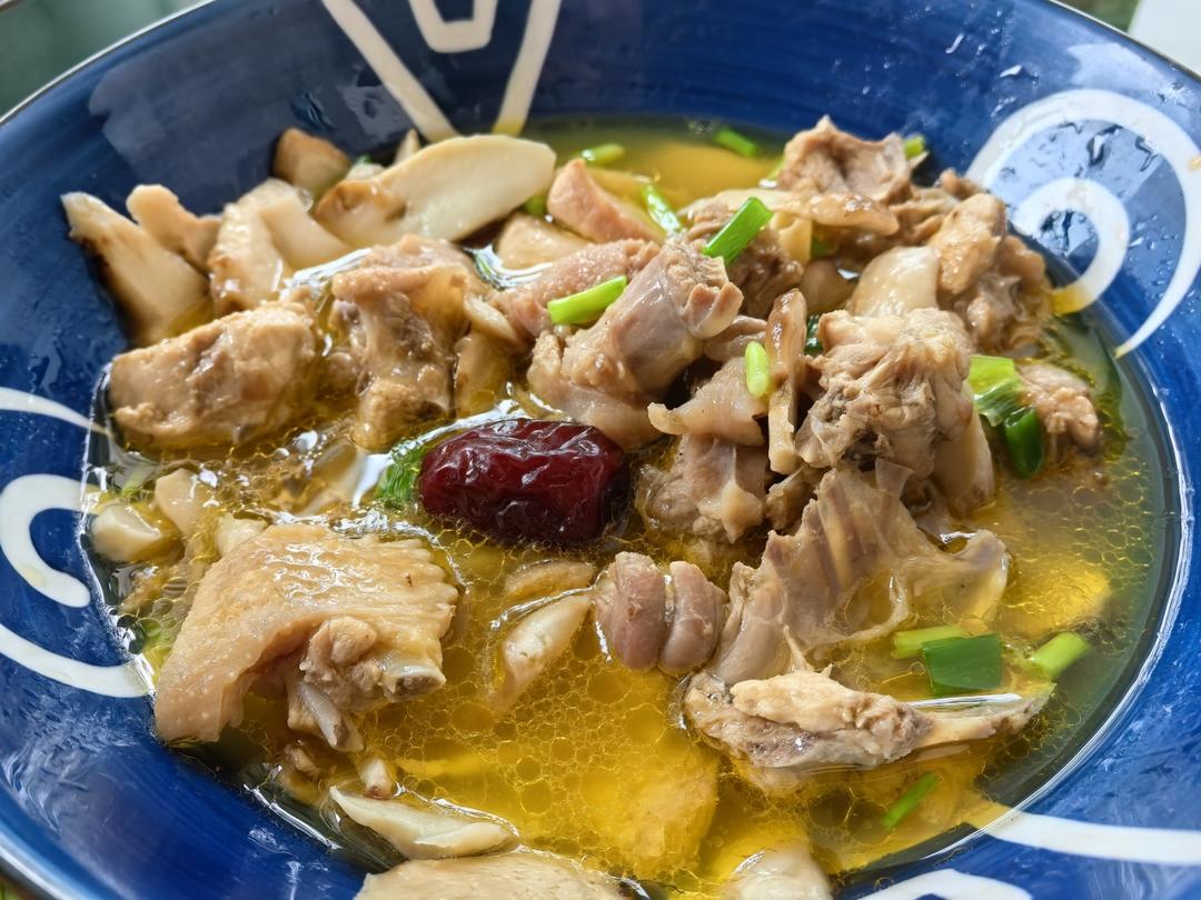 鲜松茸土鸡汤