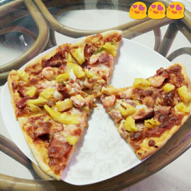 薄饼脆皮火腿pizza