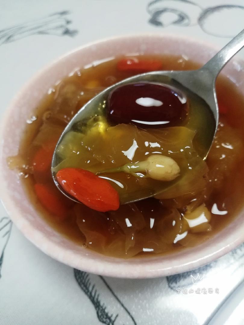 自制桃胶雪燕银耳羹的做法