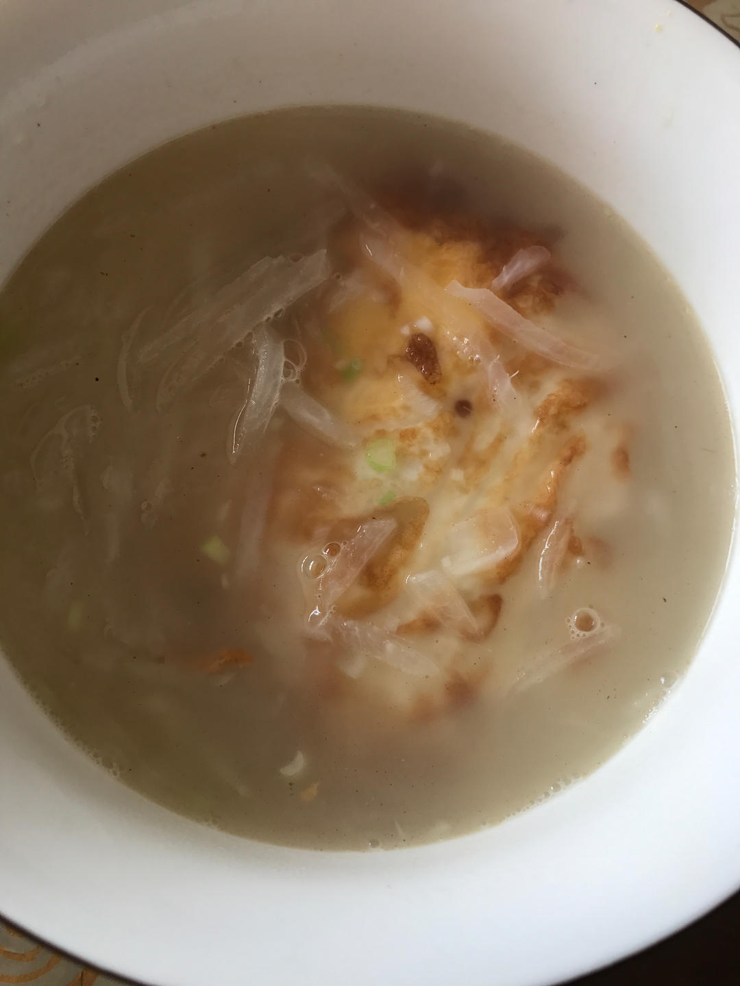 适合宝宝秋天喝的汤·煎蛋白萝卜汤
