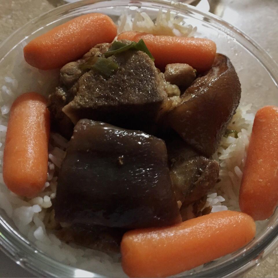 美味的家常菜：红烧猪蹄