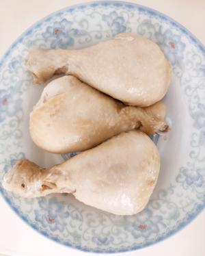 香菇炖鸡腿盖饭的做法 步骤1
