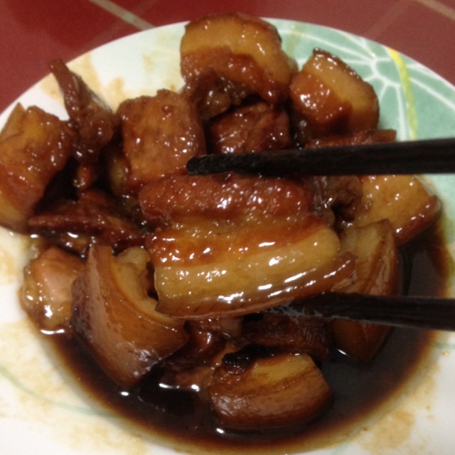 吃着碗里望着锅里的红烧肉