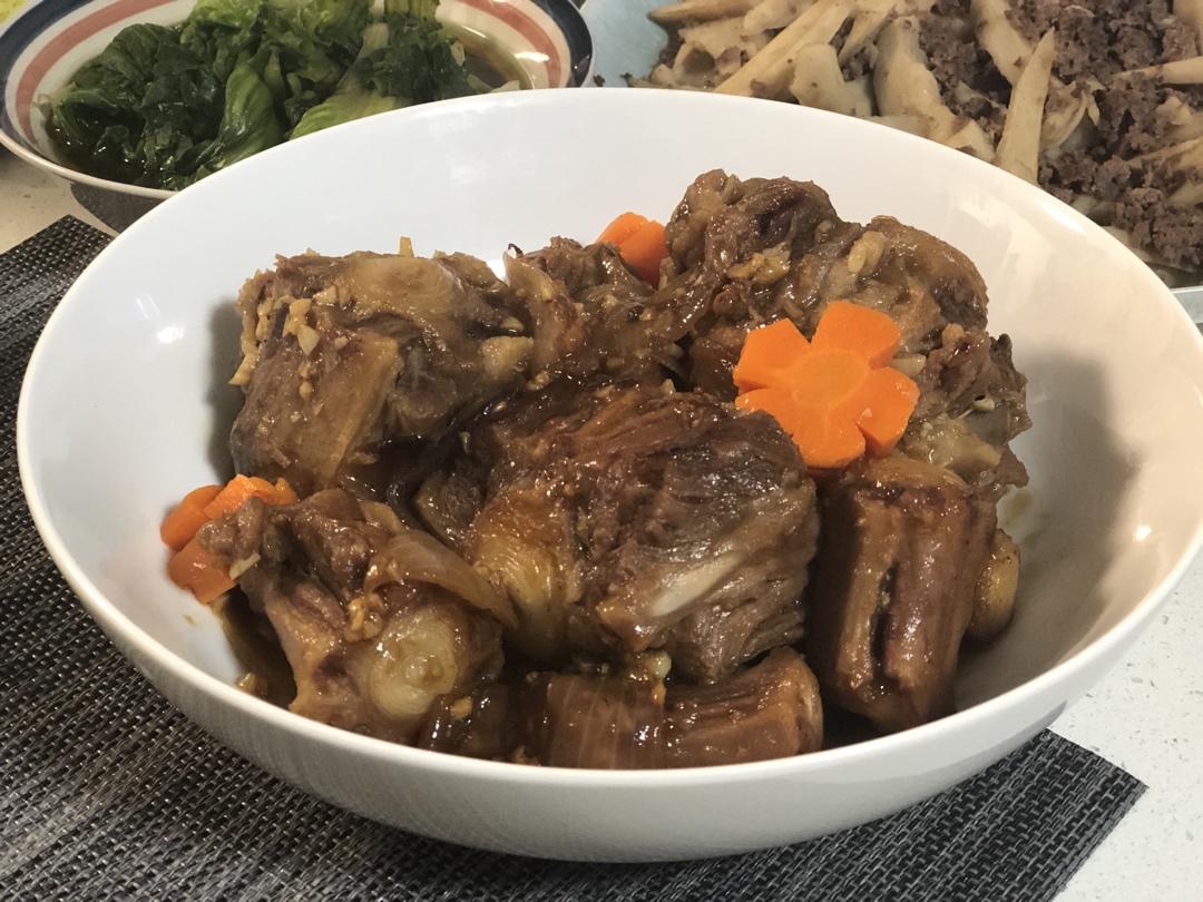 黄焖牛尾 Braised Ox Tail in Melted Sugar and Soy Sauce