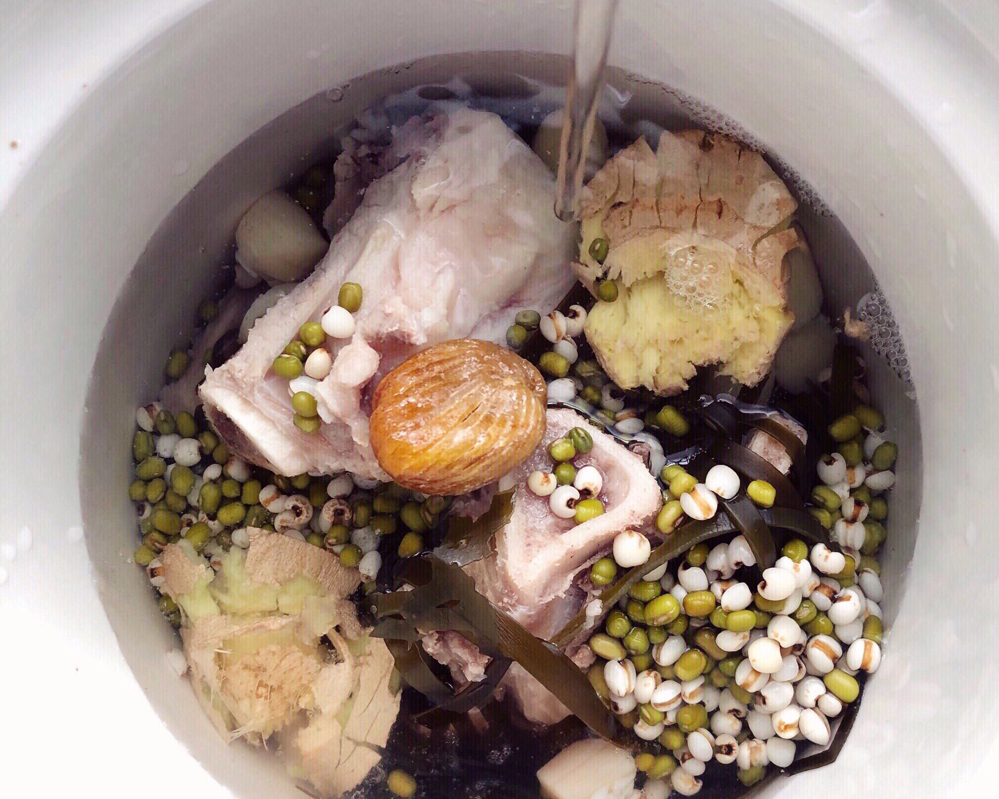 好喝去水肿绿豆海带棒骨汤——中式一日三餐（八）的做法