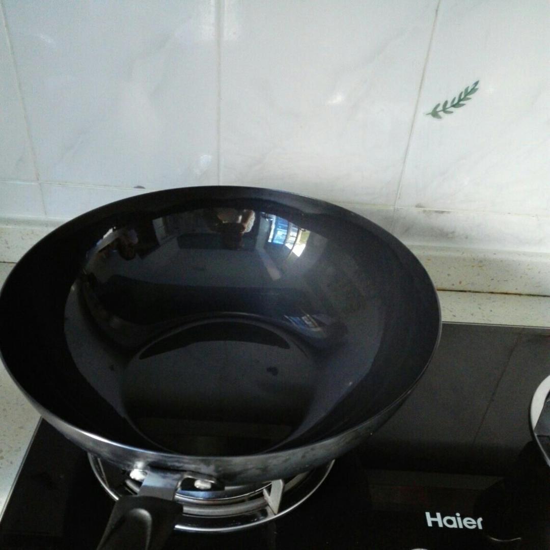 厨师长教你：如何“开锅养锅”，学会这招再也不怕炒菜粘锅啦