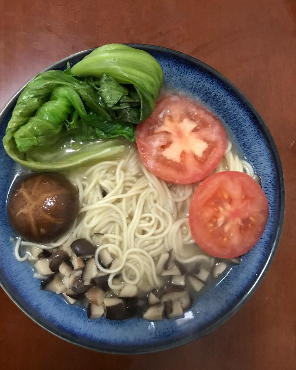 菌汤面条 看得见的香菇 尝得到的鲜美 这才是真正的菌汤