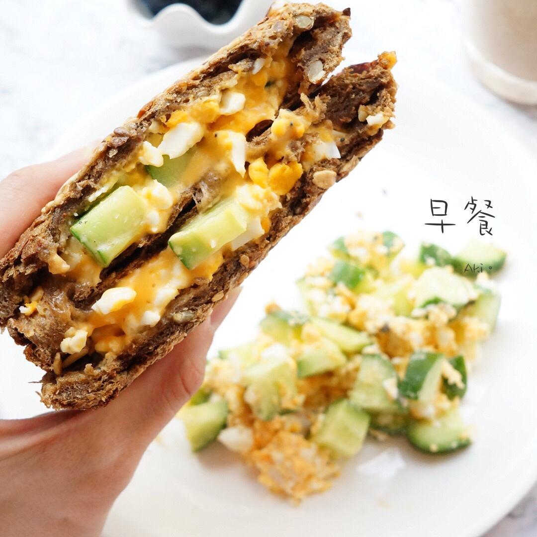 鸡蛋沙拉三明治