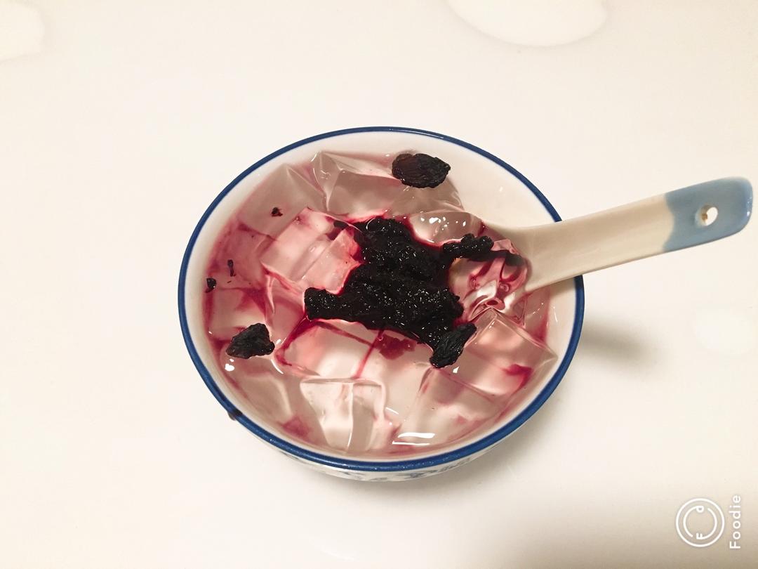 自制晶莹剔透、口感凉滑的——冰粉粉