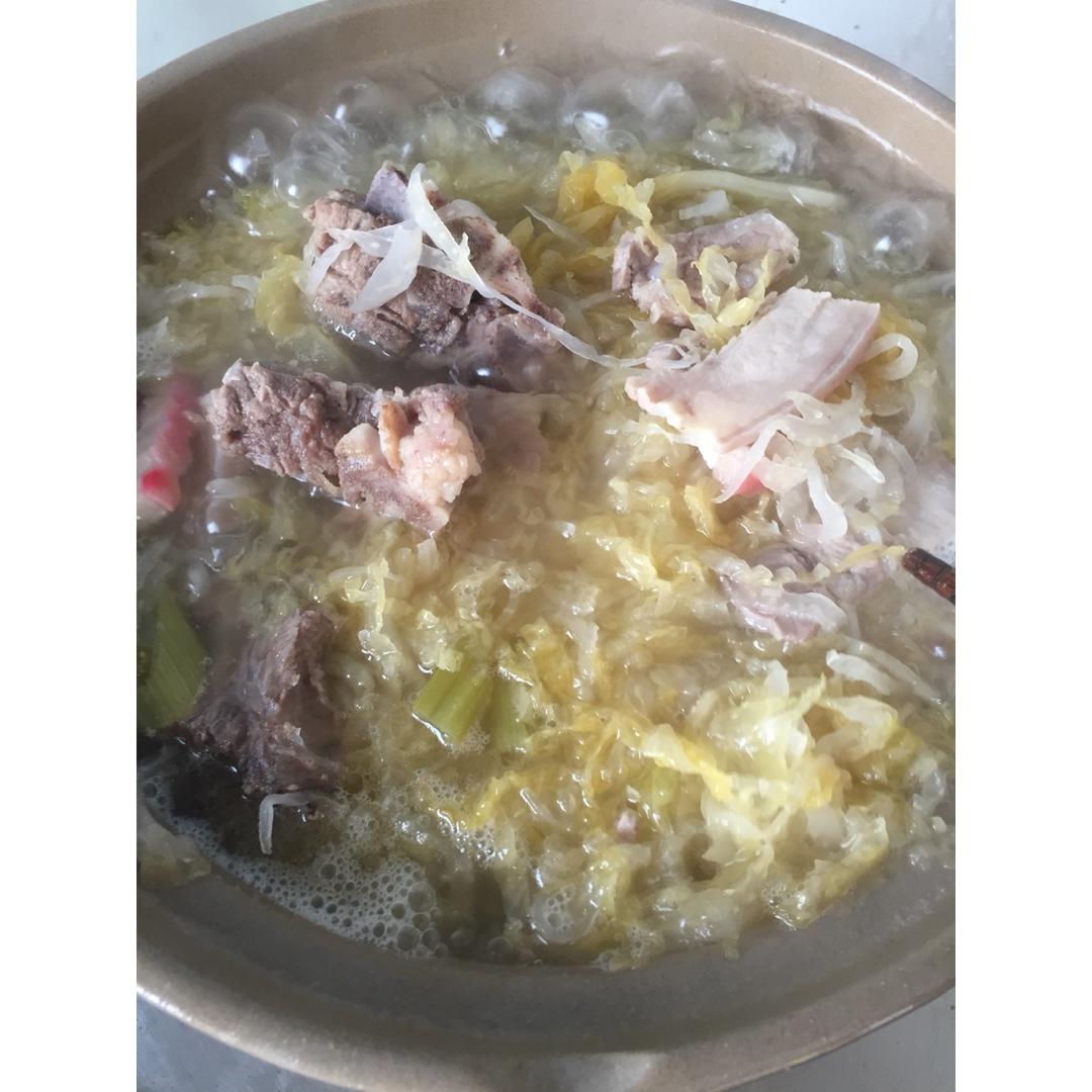 大骨棒炖酸菜