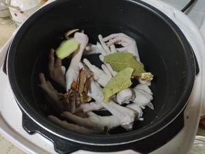 牛蛙鸡爪煲的做法 步骤1