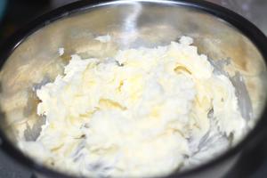 用普通面粉也能做酥香脆的曲奇的做法 步骤2