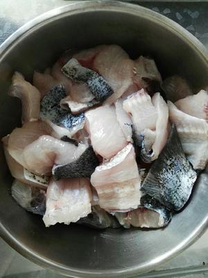 双椒冷锅鱼的做法 步骤1
