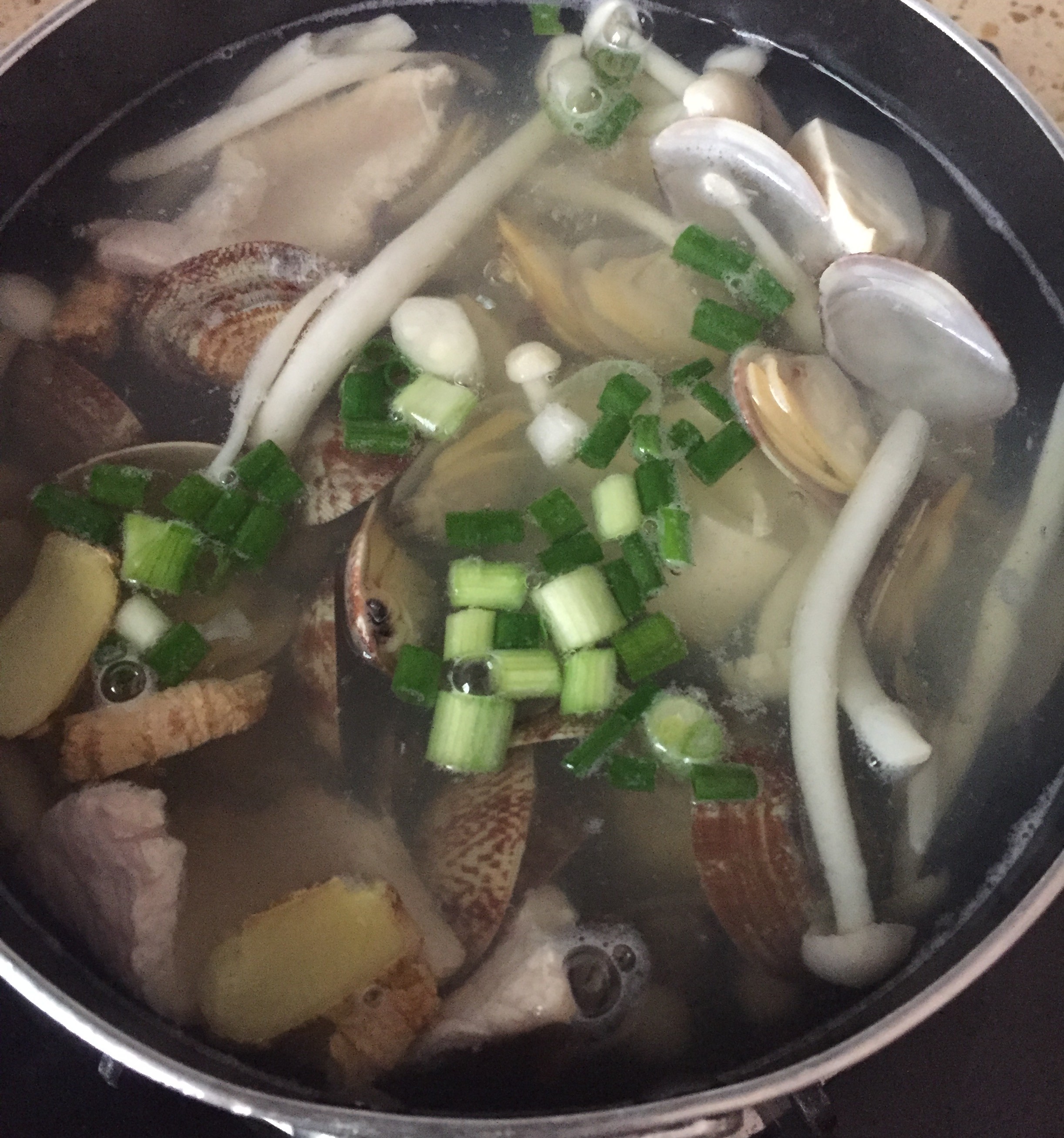 花蛤菌菇豆腐汤的做法 步骤7