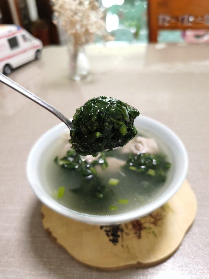 荷风微摆做的苦菜大肠汤