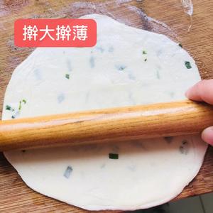 葱油千层饼(饺子皮)的做法 步骤7