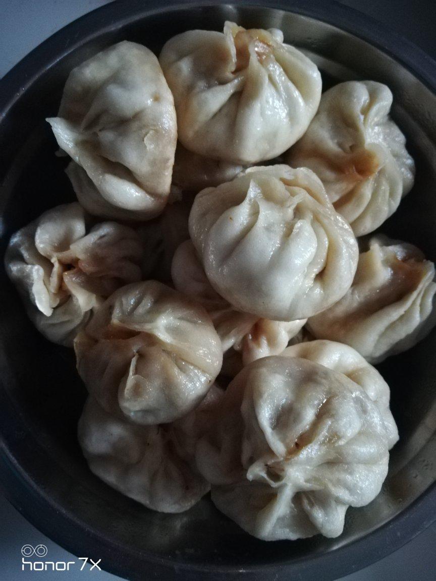 香嫩多汁的胡萝卜牛肉包子 水煎包