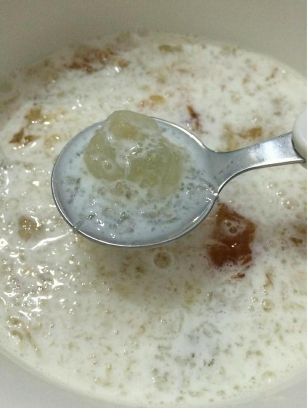 雪莲子雪燕桃胶奶