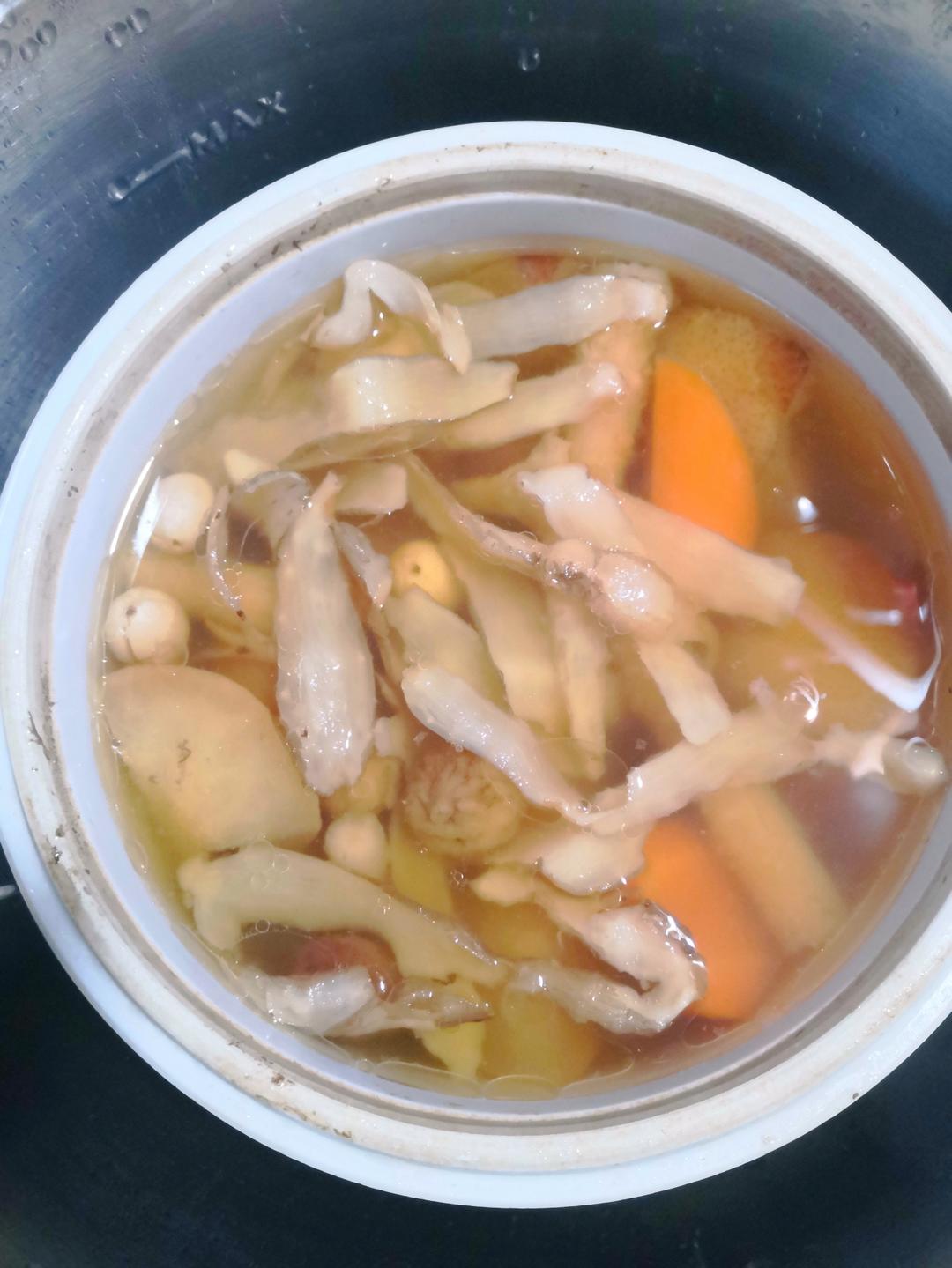 雪梨苹果排骨汤（润肺清燥，止咳化痰）