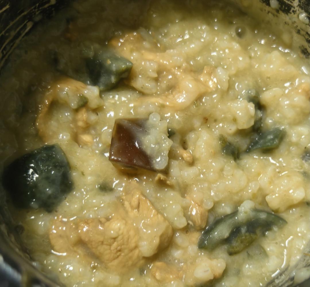 超级无敌简单电饭煲版皮蛋瘦肉粥